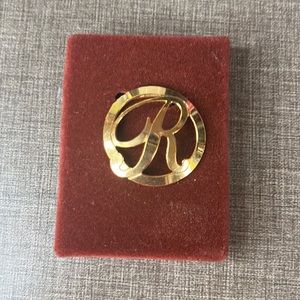 R Pin Vintage
